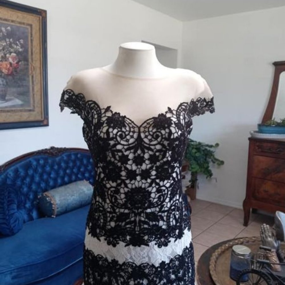 Black/White Tadashi Shoji embroidered formal gown - Picture 6 of 7